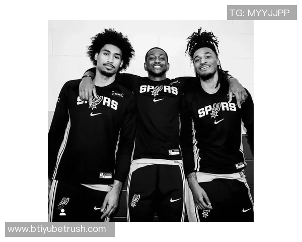 卡斯尔生涯最佳表现30分10板6助获詹姆斯亲笔签名球衣荣耀时刻